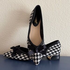 NWOT Elegant Black and White Houndstooth Flats